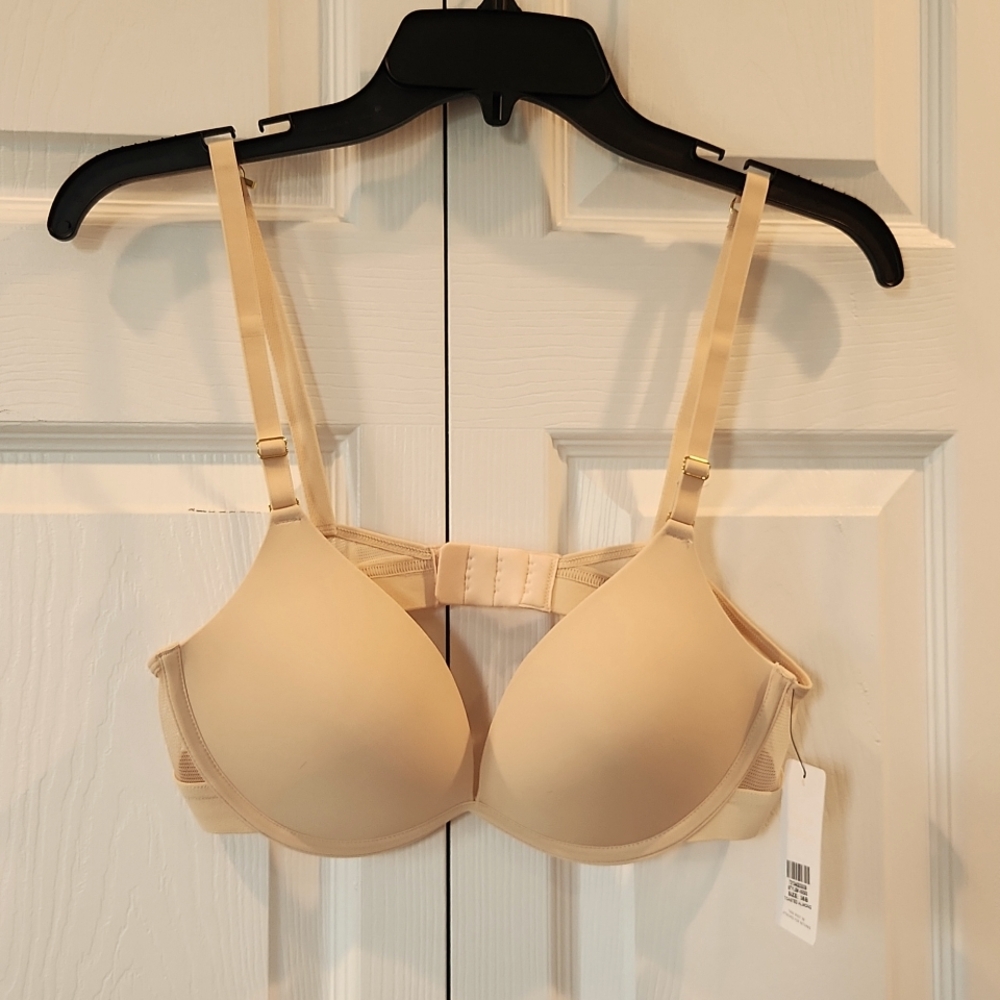 Deep V no-wire push-up bra